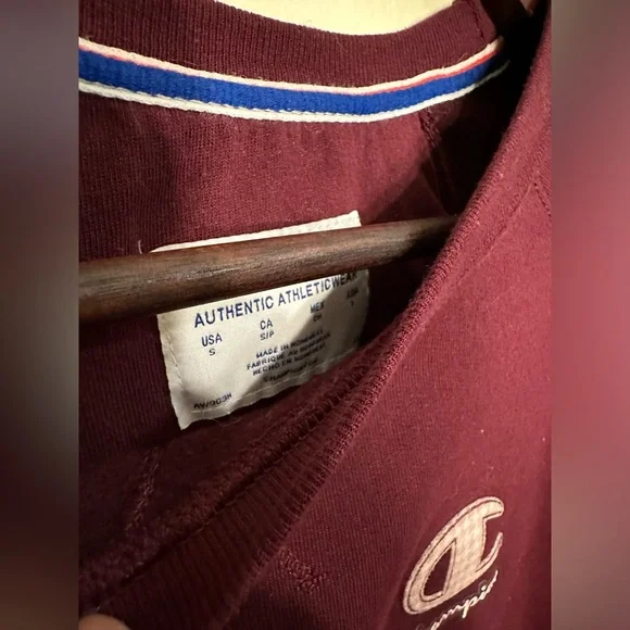 Champion Sweater comfy Women’s Vintage sweatshirt Size Small burgundy Maroon - Picture 5 of 7